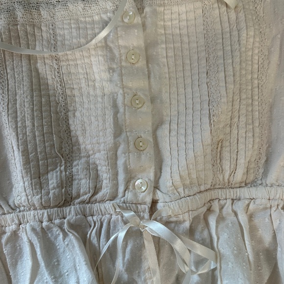 American Eagle Outfitters Swiss Dot Peasant Blouse in Cream Color Size Medium - Picture 4 of 9